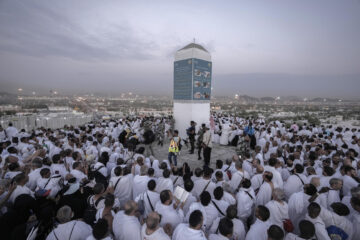 Jabal Rahmah; Jejak Cinta Abadi di Padang Arafah