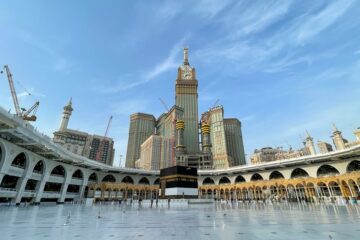 Hukum Kotoran Burung di Masjidil Haram dan Masjid Nabawi Menurut 4 Mazhab