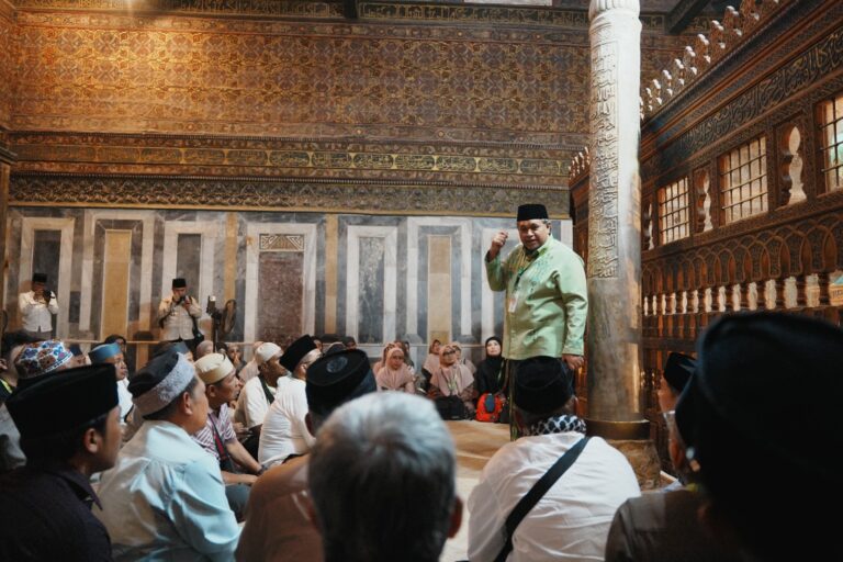 Menyambung Sanad di Negeri Para Nabi: Khidmatnya Umrah Plus Mesir Bersama K.H. Faiz Syukron Makmun